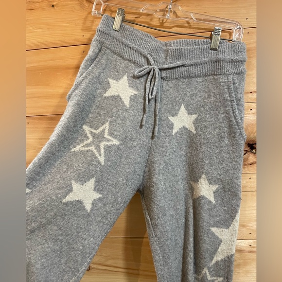 Altar’d State Fuzzy Star Joggers in XS Grey and White - Picture 3 of 6